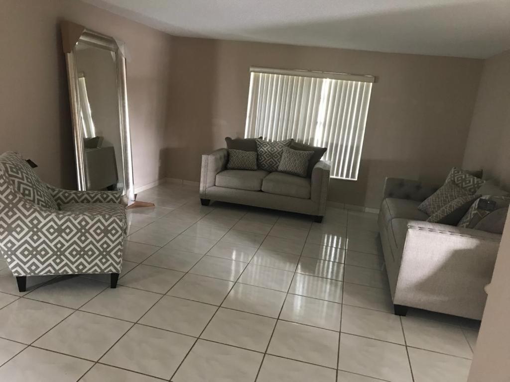 Vila 82-10Sw 135Av Miami Exteriér fotografie